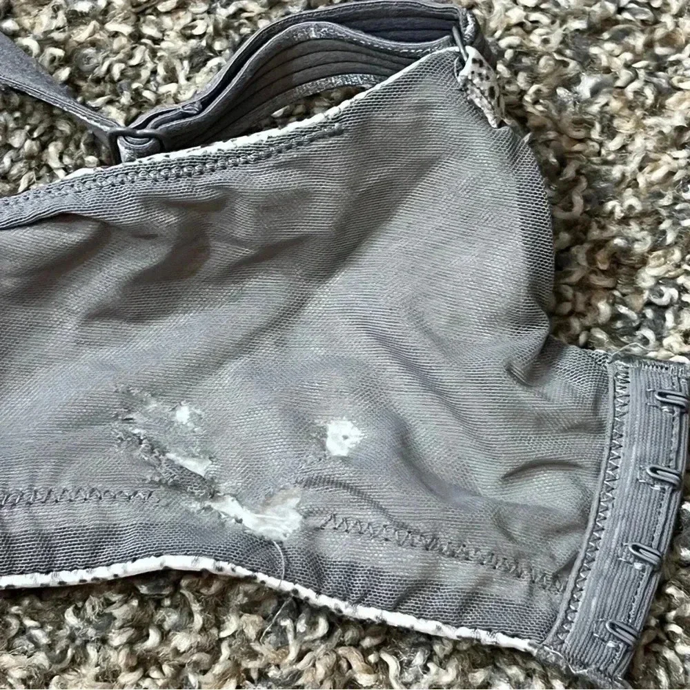 BALI BRA SILVER AND‎ WHITR UNDERWIRE CONCEALING SMOOTHING PLUS SIZE 42DD